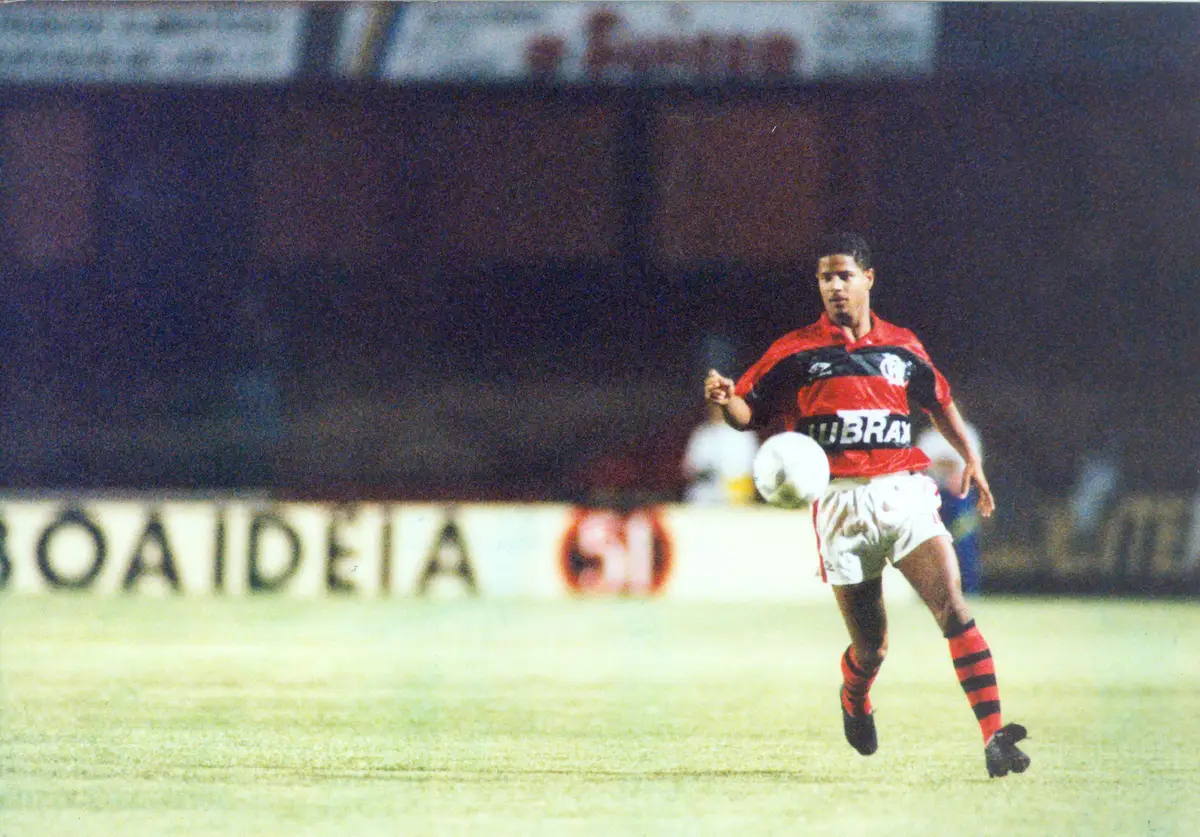 Marcelinho Carioca iniciou a carreira na base do Flamengo e jogou com ídolos como Júnior