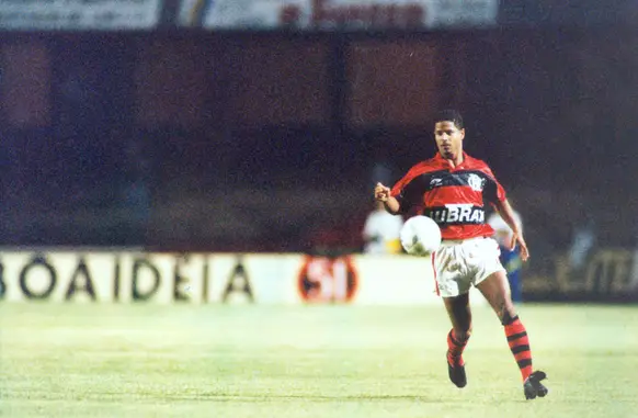 Marcelinho Carioca iniciou a carreira na base do Flamengo e jogou com ídolos como Júnior (Foto: SPORTV)