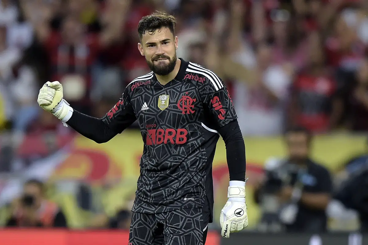 Novo titular? Matheus Cunha é eleito melhor goleiro da rodada do Brasileirão