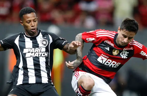 No primeiro turno do brasileirão de 2023, o Botafogo levou a melhor vencendo por 3 a 2 (Foto: UOL)