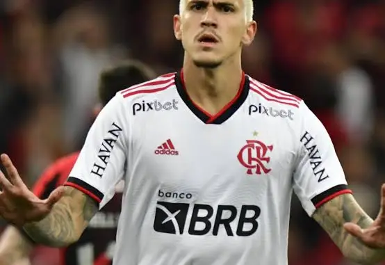 Pedro em campo (Foto: Eduardo Carmim/GazetaPress)