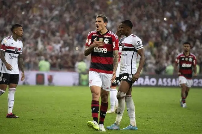 Pedro marcou nos pênaltis, empatando o jogo com São Paulo