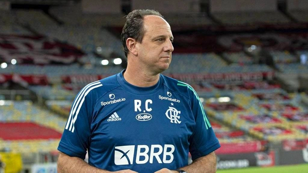 Rogério Ceni venceu quatro dos 12 jogos que realizou sob comando do Flamengo