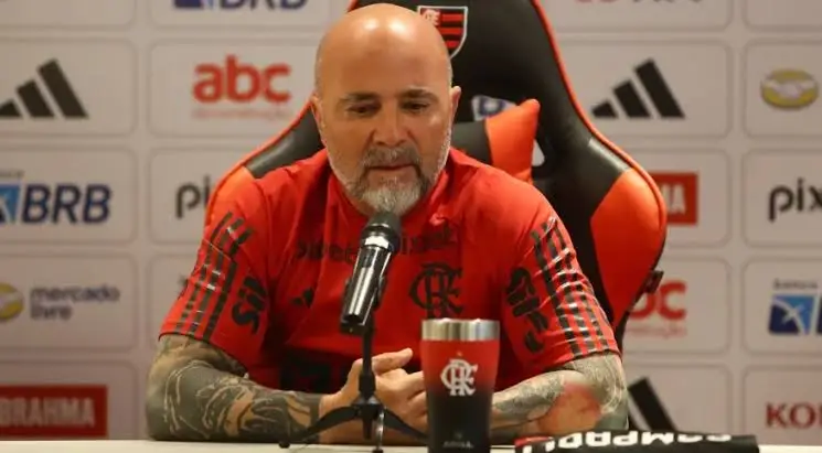 Sampaoli em entrevista coletiva do Flamengo