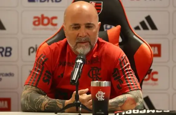 Sampaoli em entrevista coletiva do Flamengo (Foto: Gilvan de Souza / Flamengo)