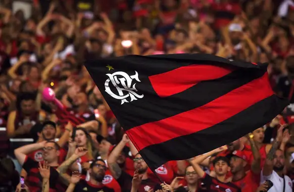 Torcida Flamengo bandeira (Foto: Alexandre Loureiro)