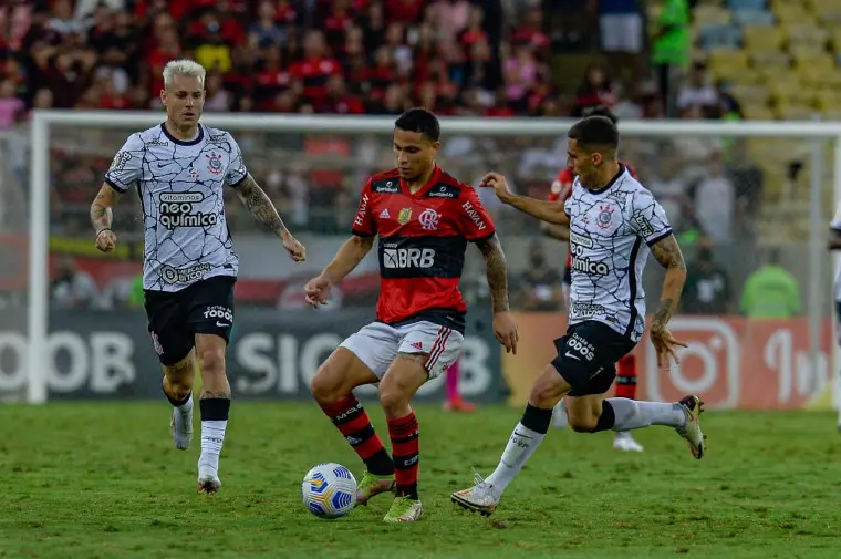 Volante João Gomes foi eleito o melhor em campo na vitória sobre o Corinthians