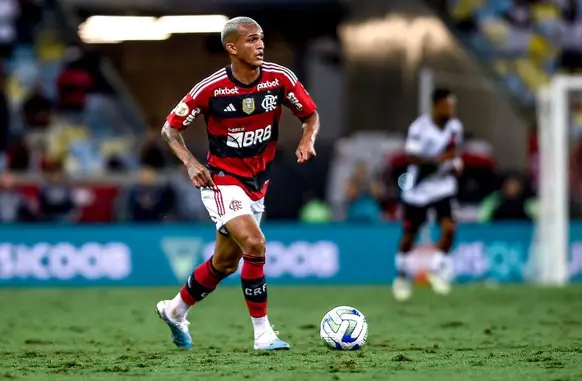 Wesley em partida de jogo (Foto: Divulgação/Flamengo)