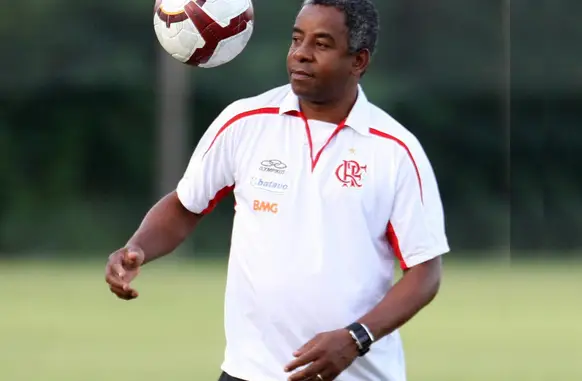 Andrade é um dos jogadores que mais atuaram com a camisa do Flamengo. Como técnico, venceu o Campeonato Brasileiro 2009 (Foto: Infonet)