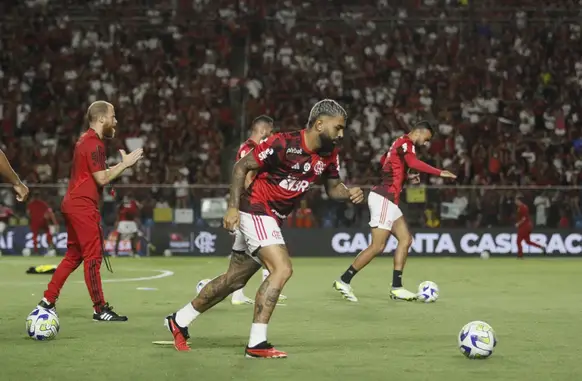 Aquecimento de Gabigol, do Flamengo, no Kleber Andrade (Foto: Wagner Chaló)