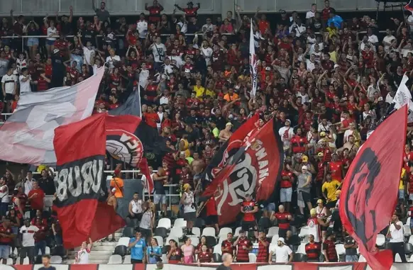 Cerca de 4 mil rubro-negros compareceram ao Nilton Santos para apoiar o Flamengo (Foto: Gilvan de Souza)