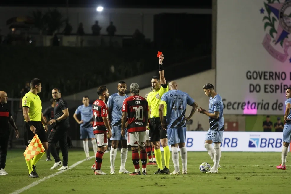 Expulsão de Gabigol, do Flamengo, contra o Athletico-PR