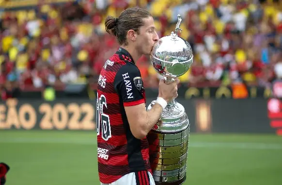 Filipe Luís chegou ao Flamengo em 2019, ano mágico, após um longo período jogando no velho Continente (Foto: Coluna do Fla)