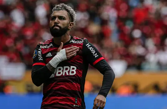 Gabigol custou aos cofres do Flamengo R$ 97 milhões ao todo, sendo a contratação mais cara do clube desde 2011, ano em que teve o Ronaldinho Gaúcho em seu plantel (Foto: Onefootball)