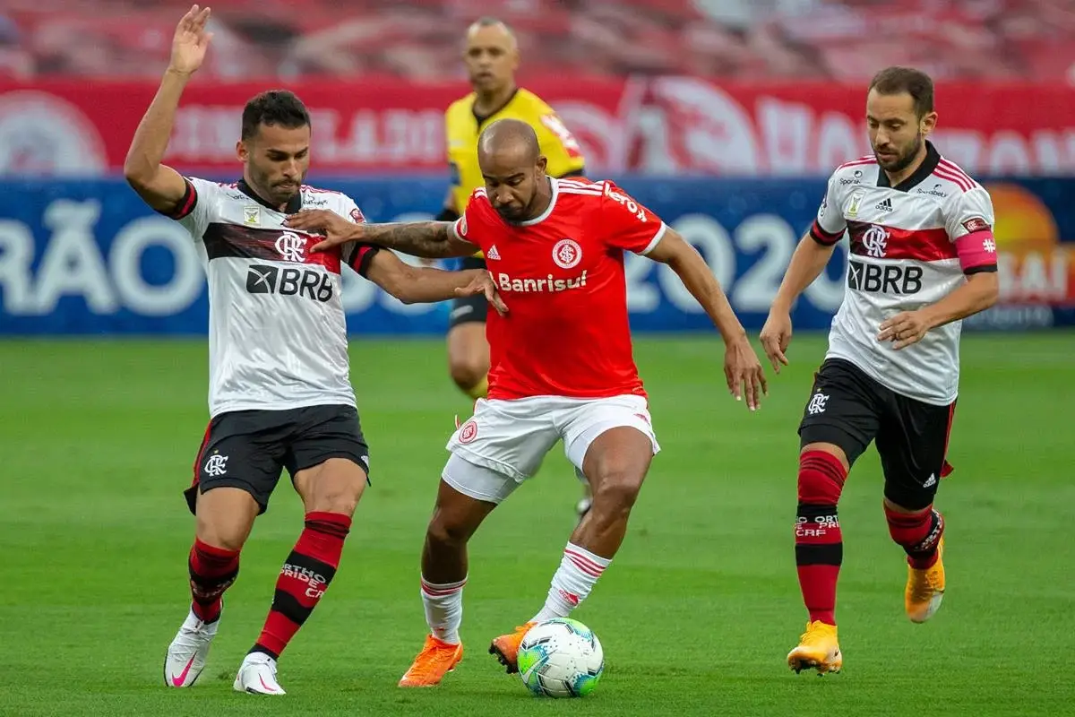 Ingresso mais barato para jogo Internacional x Fluminense custa R$ 10,00