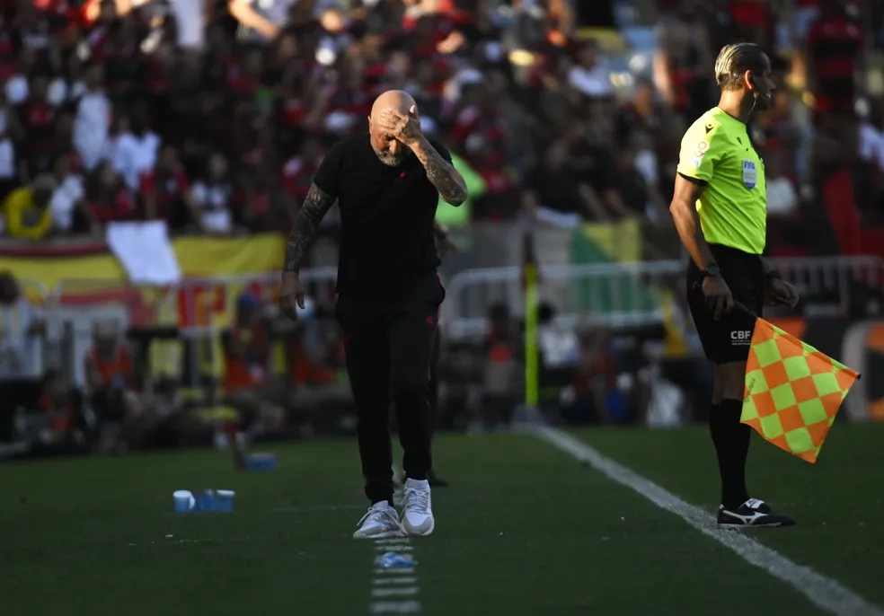 Jorge Sampaoli na beira do campo em Flamengo x São Paulo