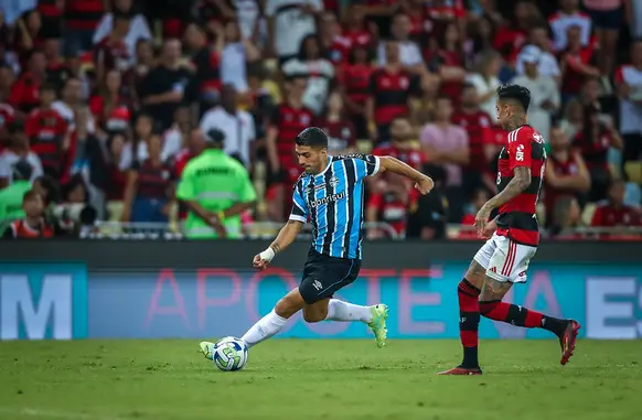 Luis Suárez deve deixar o Grêmio ao final da temporada 2023 (Foto: Mundo Rubro Negro)