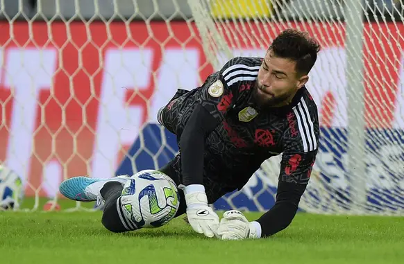 Matheus Cunha deve ser reserva no jogo deste domingo. Neste ano defendeu uma cobrança na partida contra o Fortaleza, pelo Campeonato Brasileiro (Foto: Reprodução)