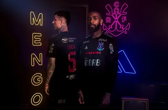 O novo uniforme deve estrear dia 13 de setembro, na partida contra o Athletico-PR (Foto: O GLOBO)