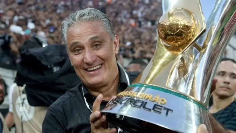 O último título por clubes que Tite conquistou foi o Campeonato Brasileiro de 2015 com o Corinthians