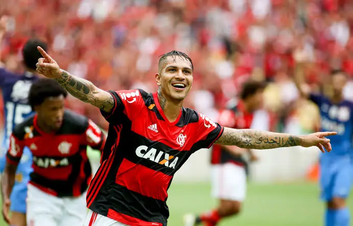 Paolo Guerrero em campo pelo Rubro-Negro