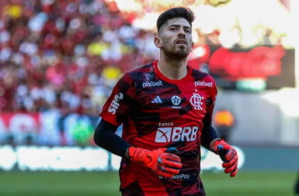 Provável titular na Copa do Brasil, Rossi carrega título de maior pegador de pênaltis (Foto: Marcelo Cortes/ Flamengo)