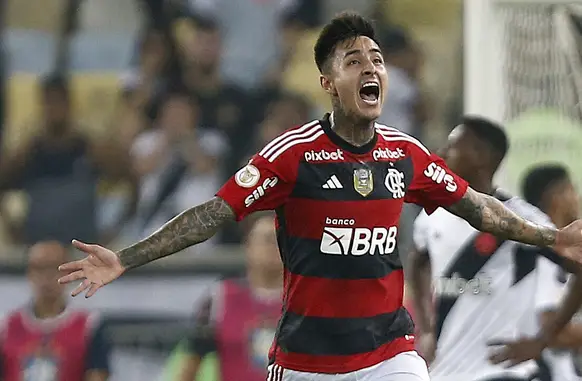 Pulgar passou a ser titular incotestável com a chegada de Sampaoli ao Flamengo, em abril de 2023 (Foto: Mundo Rubro Negro)