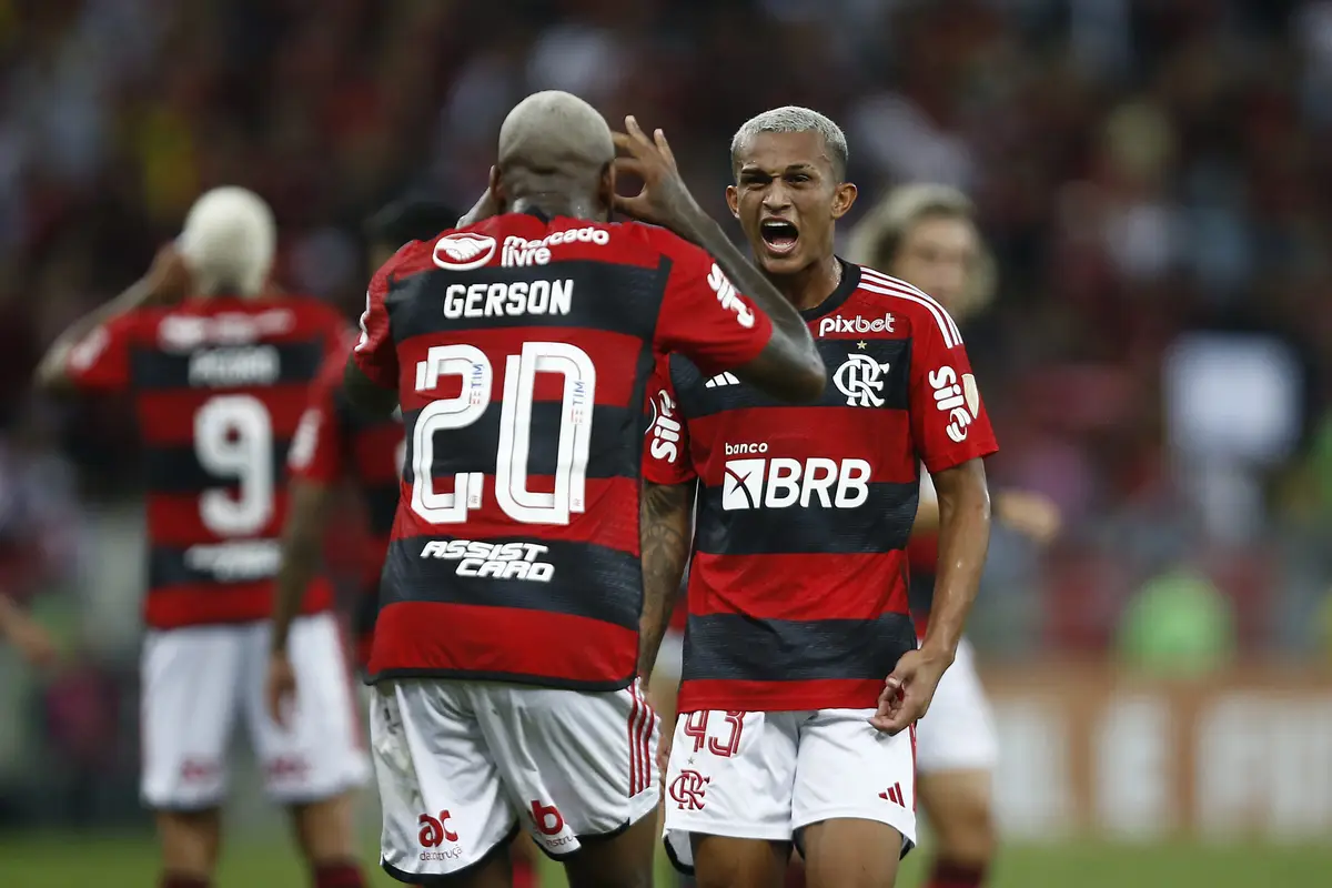 Wesley quase foi negociado em janeiro, mas a pedido do técnico Vitor Pereira, o jogador pernaneceu no Flamengo e hoje é titular absoluto de Jorge Sampaoli