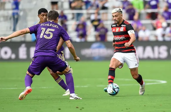 Arrascaeta, em jogo amistoso do Flamengo contra Orlando City (Foto: Marcelo Cortes/ CRF)