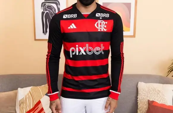 Gabigol com a nova camisa do Flamengo (Foto: Flamengo/Divulgação)