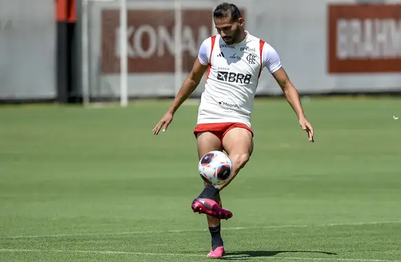 Thiago Maia em treino do Flamengo deste sábado (Foto: Marcelo Cortes/Flamengo)