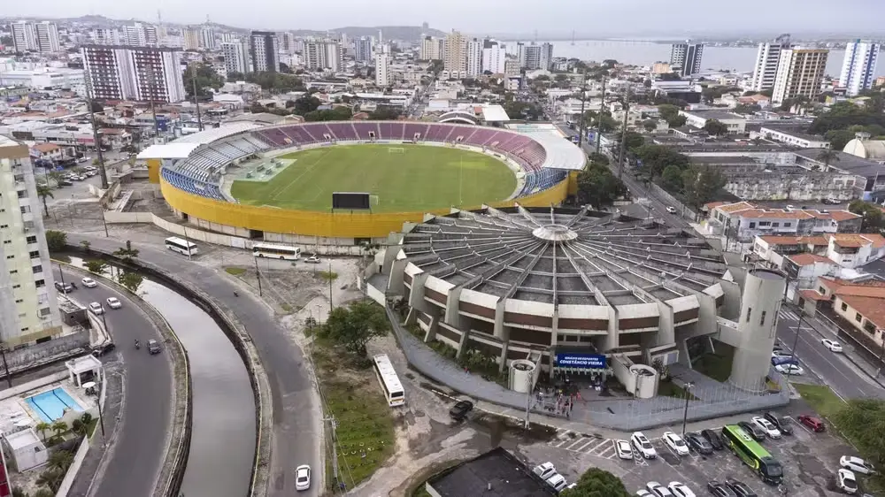 Vista aérea da Arena Batistão e do Ginásio Constâncio Vieira, em Aracaju