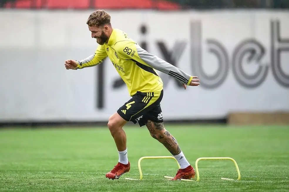 Léo Pereira em treino no Flamengo