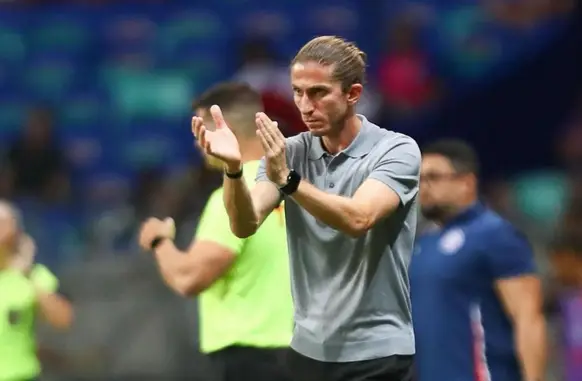 Técnico Filipe Luís, do Flamengo, no jogo contra o Bahia (Foto: Gilvan de Souza/CRF)