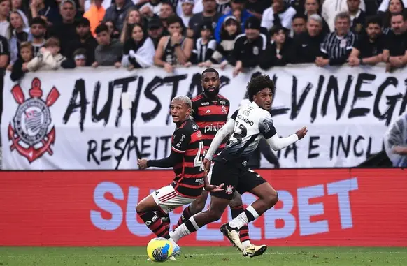 Wesley durante o jogo entre Corinthias e Flamengo (Foto: Ettore Chiereguini / AGIF)