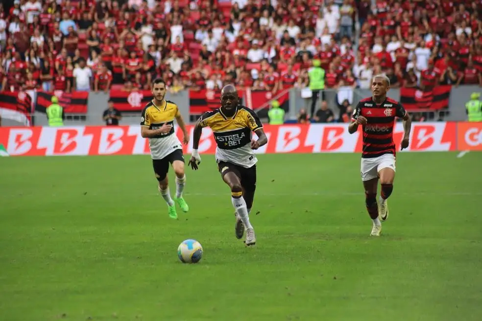 Equipes se enfrentaram no primeiro turno no Estádio Mané Garrincha, Rubro-Negro venceu por 2 a 1