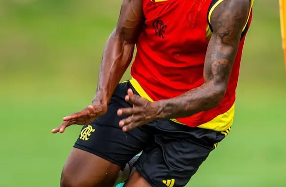 Evertton Araújo em treino pelo Flamengo (Foto: Divulgação / Flamengo)