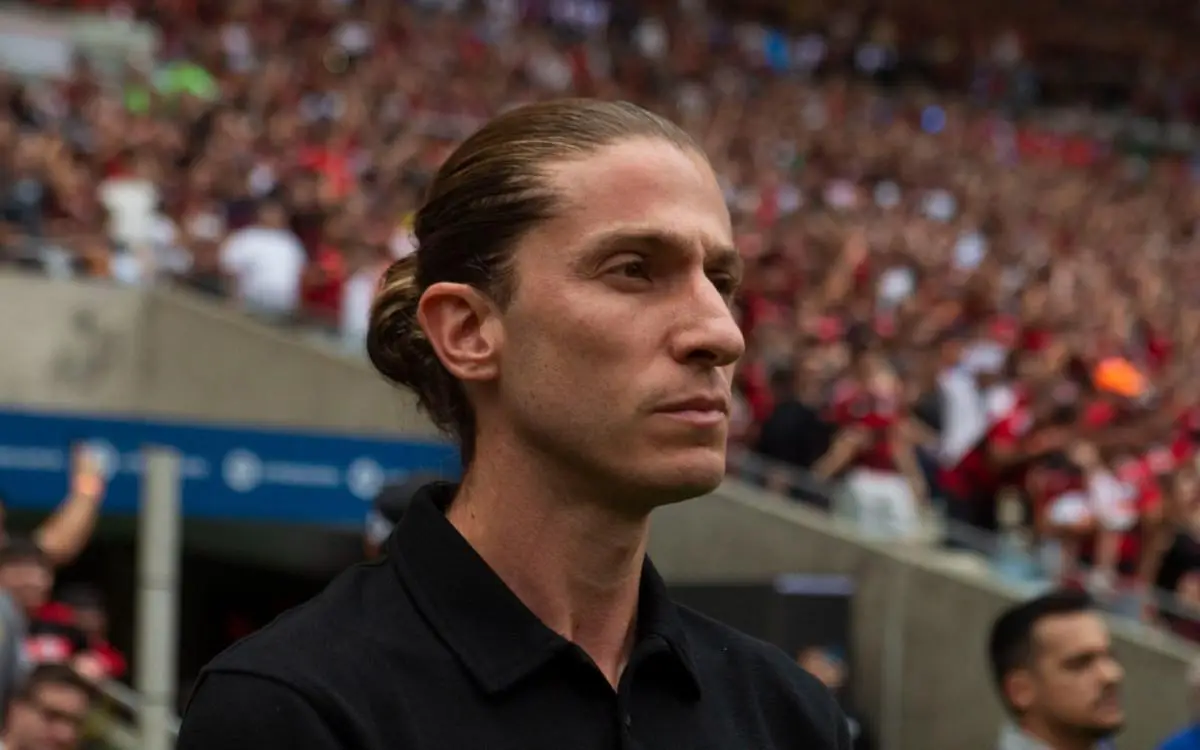 Filipe Luís deve permanecer no Flamengo em 2025.