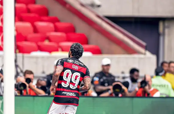 Gabigol em ação pelo Flamengo (Foto: Paula Reis / CRF)