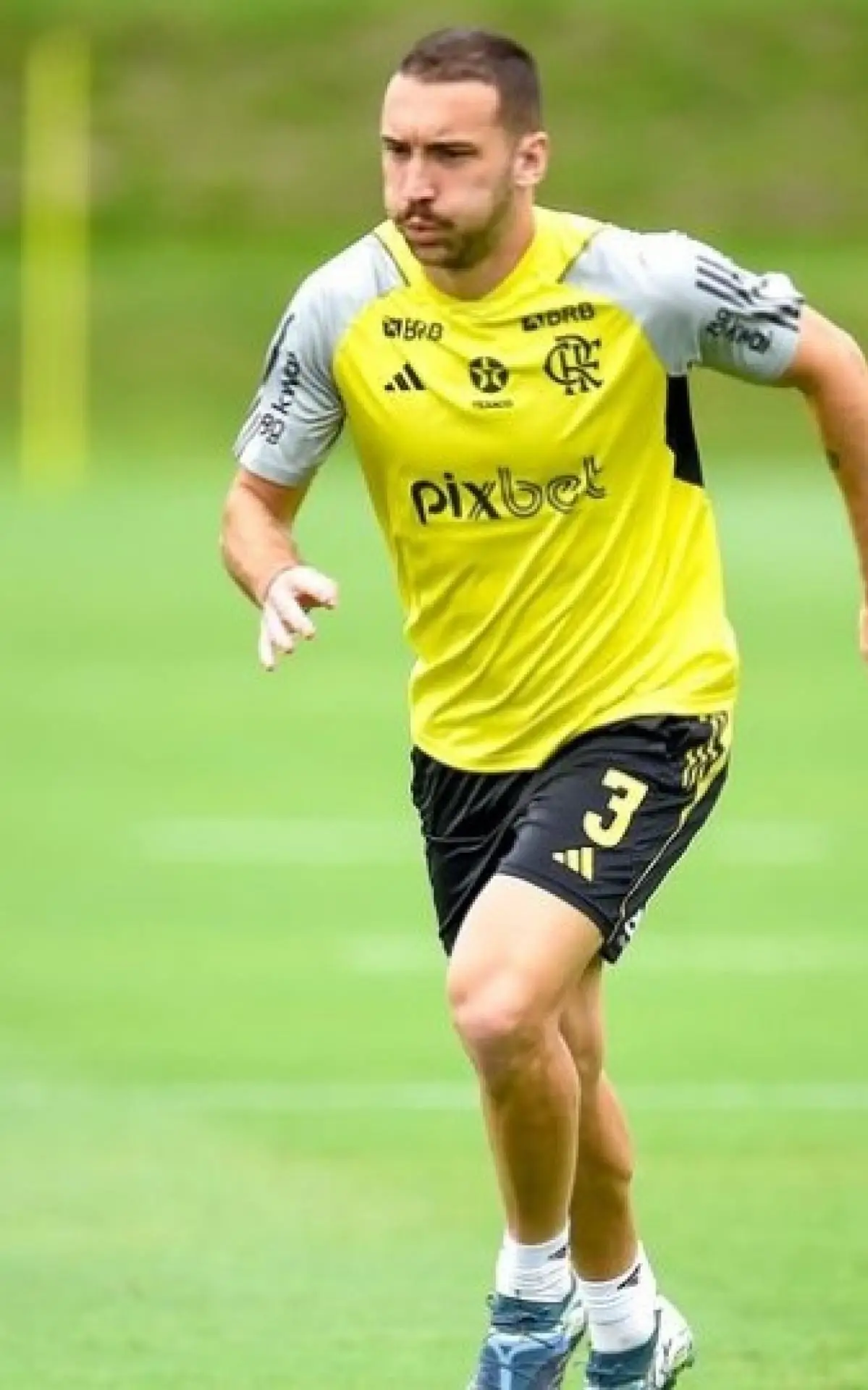 Léo Ortiz em treino do Flamengo