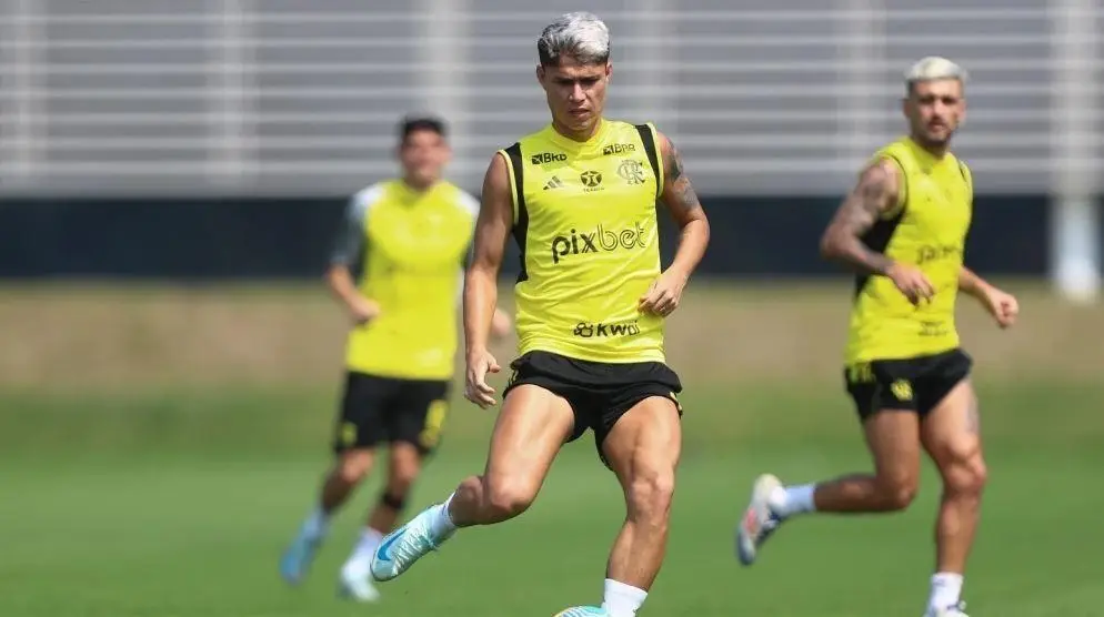 Luiz Araújo em treino do Flamengo