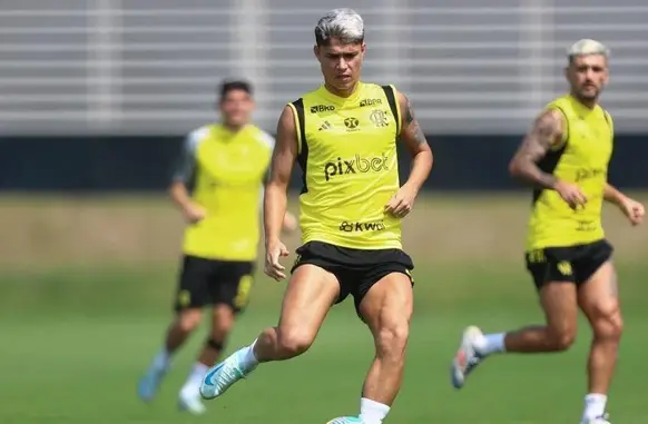 Luiz Araújo em treino do Flamengo (Foto: Divulgação/ CRF)