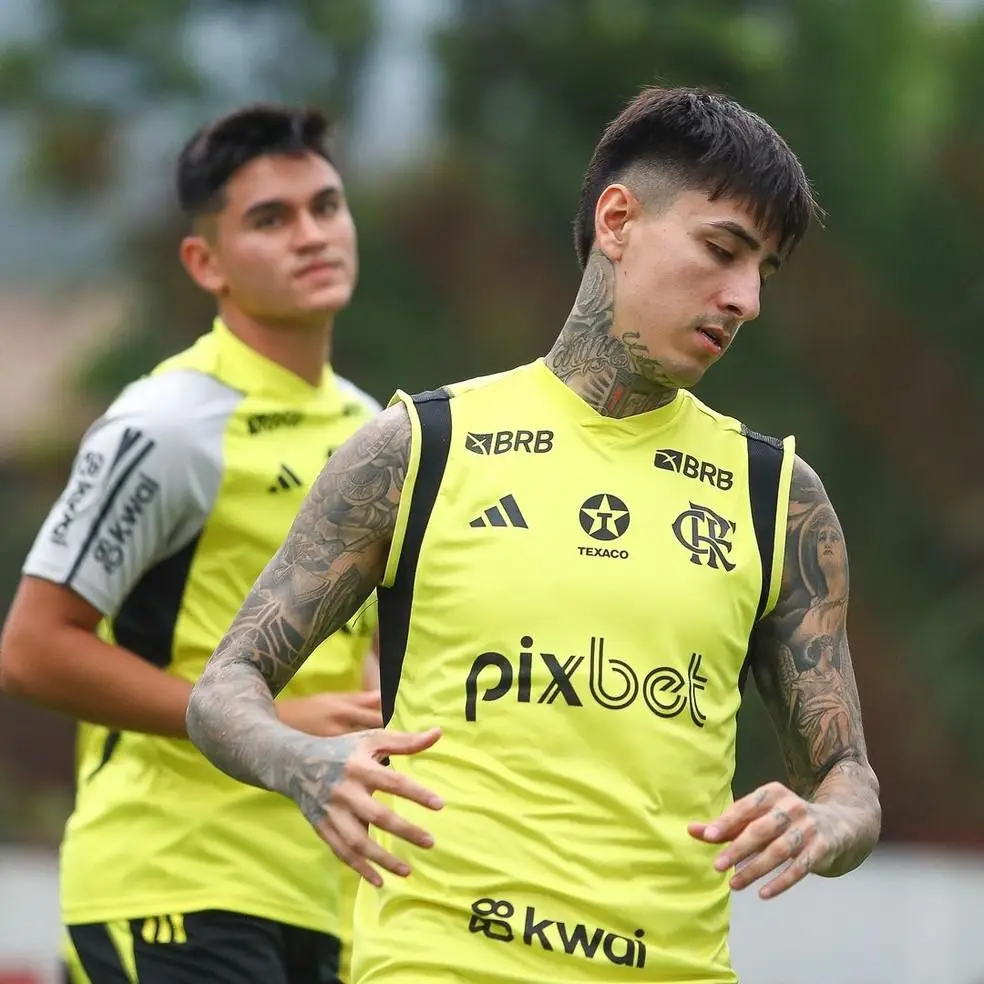 Alcaraz e Pulgar em treino do Flamengo