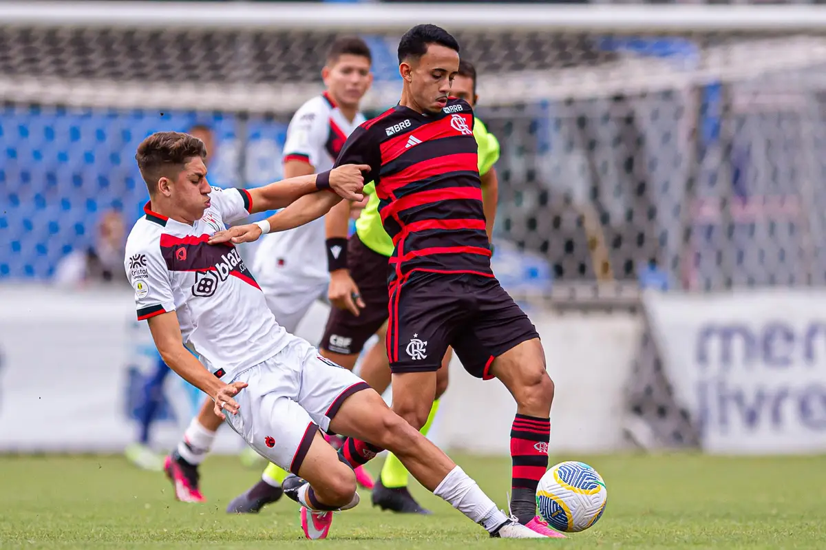 Atacante do clube carioca esteve envolvido em mais um episódio curioso fora das quatro linhas.