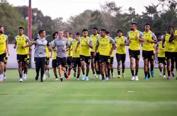 Filipe Luís em treino do Flamengo (Foto: Marcelo Corte s /CRF)