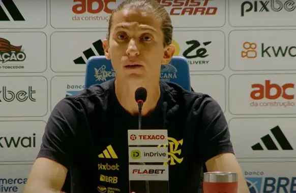 Filipe Luís, técnico do Flamengo, em entrevista coletiva (Foto: Reprodução / FlaTV)