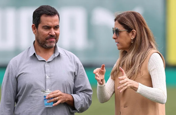 João Paulo Sampaio ao lado de Leila Pereira, presidente do Palmeiras (Foto: Cesar Greco / Palmeiras)