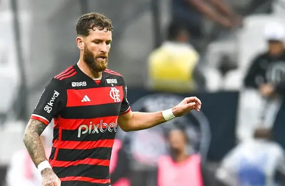 Léo Pereira em ação com a camisa do Flamengo (Foto: Marcelo Cortes / CRF)