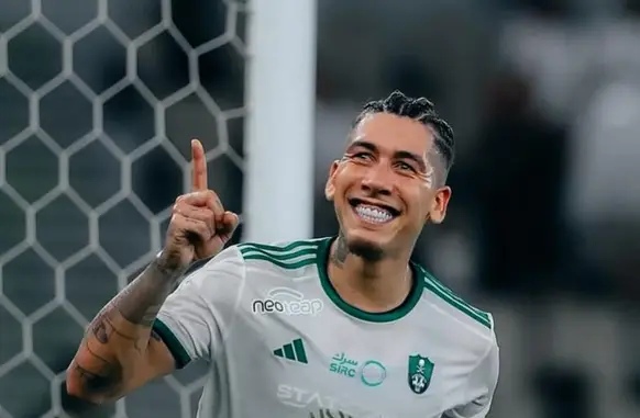 Roberto Firmino comemorando gol marcado pelo Al-Ahli, da Arábia Saudita (Foto: Reprodução / Redes Sociais)