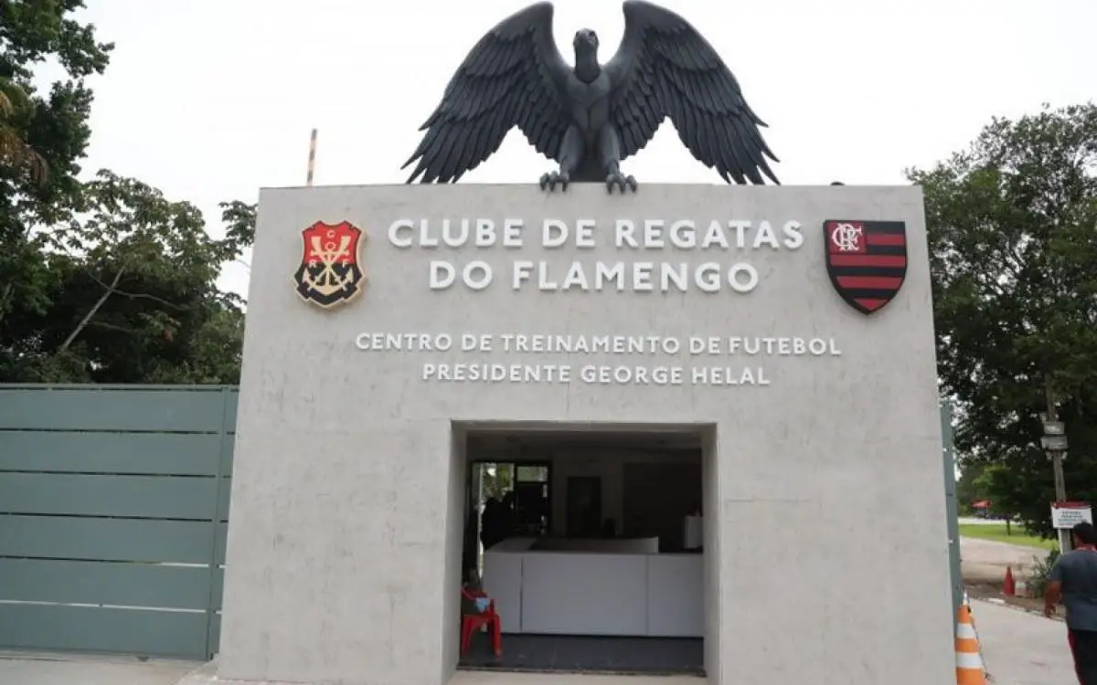 Rubro-Negro enfrenta o time catarinense, adversário direto do Fluminense na briga contra o rebaixamento do Brasileirão